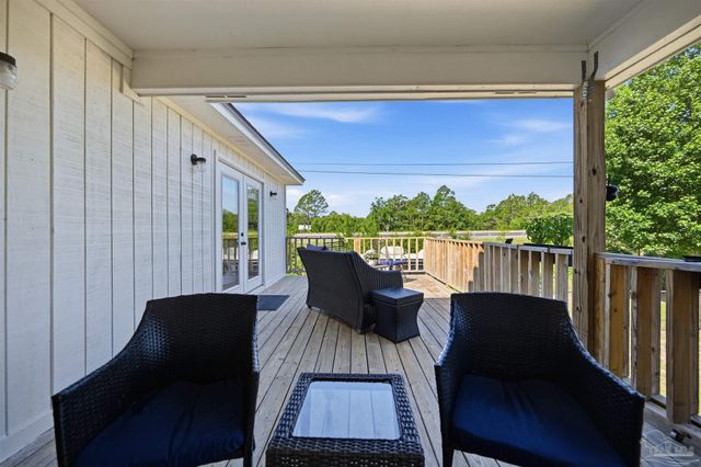 5804 Shady Bayou Ln, Milton, FL 32583