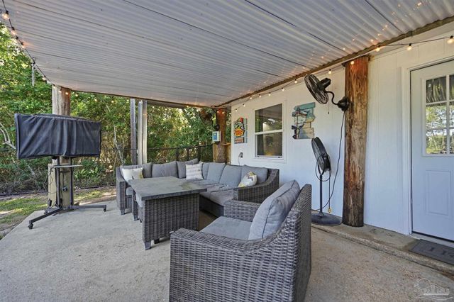 5804 Shady Bayou Ln, Milton, FL 32583
