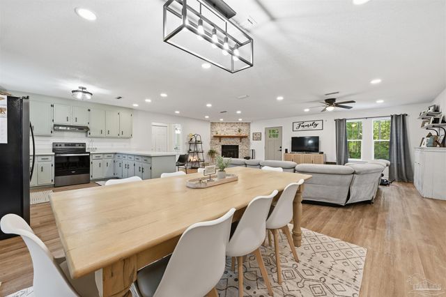 5804 Shady Bayou Ln, Milton, FL 32583