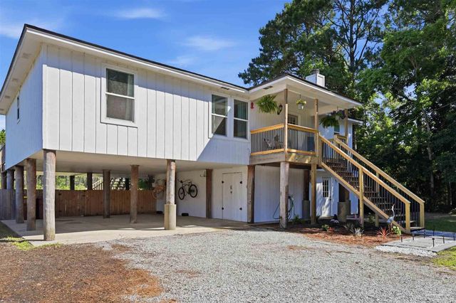 5804 Shady Bayou Ln, Milton, FL 32583