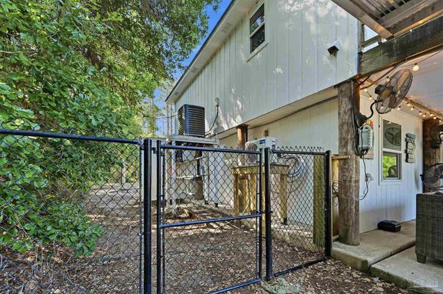 5804 Shady Bayou Ln, Milton, FL 32583