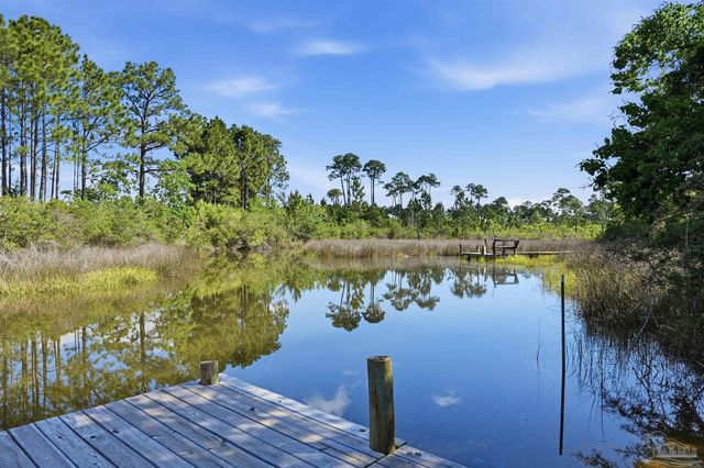 5804 Shady Bayou Ln, Milton, FL 32583