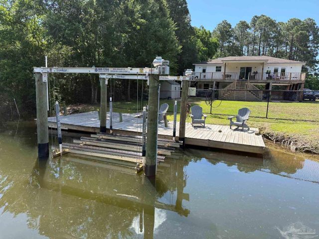 5804 Shady Bayou Ln, Milton, FL 32583