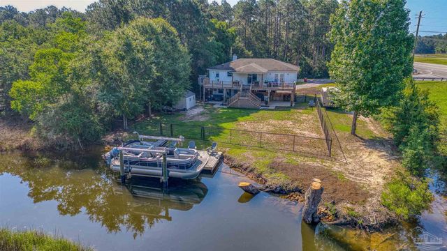 5804 Shady Bayou Ln, Milton, FL 32583