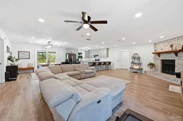 5804 Shady Bayou Ln, Milton, FL 32583