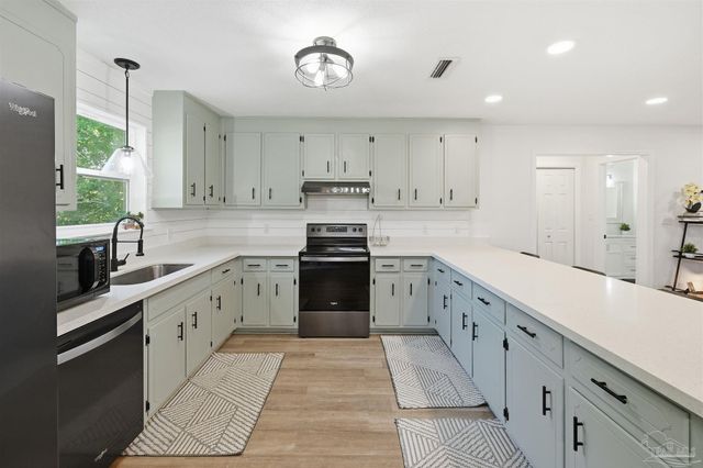 5804 Shady Bayou Ln, Milton, FL 32583
