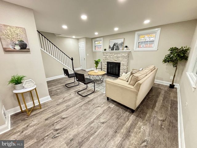 123 RODNEY DR, New Castle, DE 19720