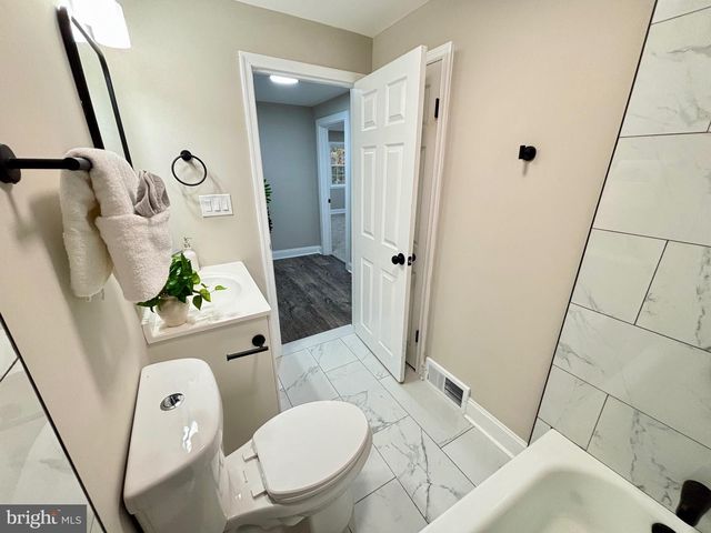 123 RODNEY DR, New Castle, DE 19720