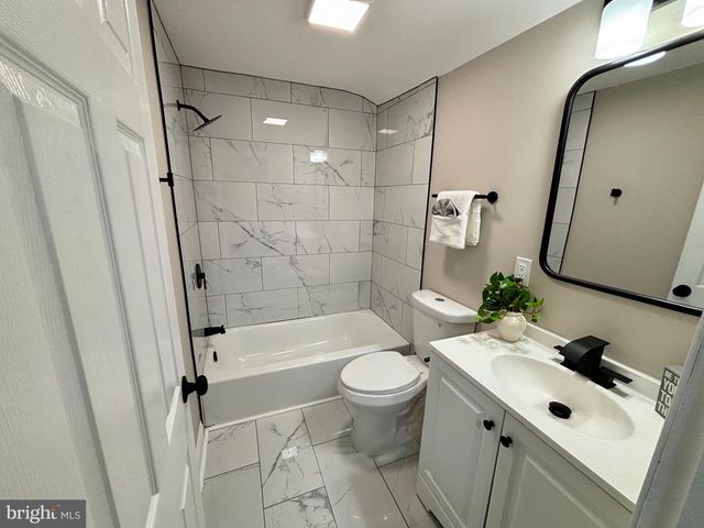 123 RODNEY DR, New Castle, DE 19720