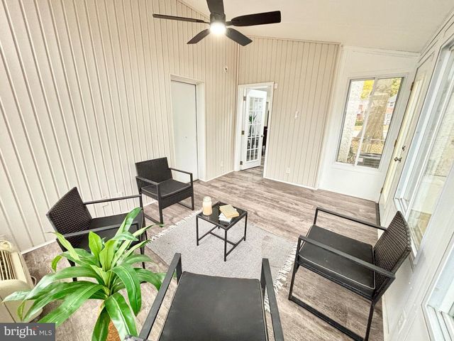 123 RODNEY DR, New Castle, DE 19720