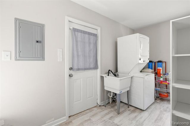 349 W Beechdale Street, Commerce Twp, MI 48382