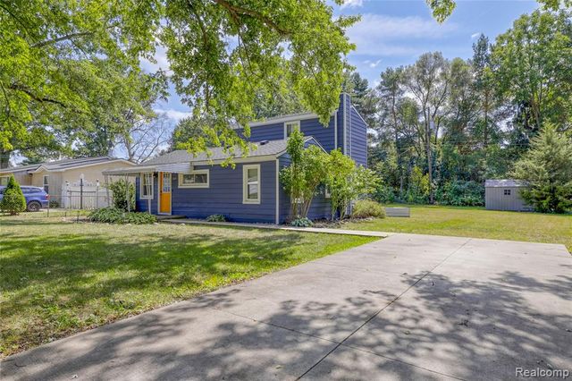 349 W Beechdale Street, Commerce Twp, MI 48382