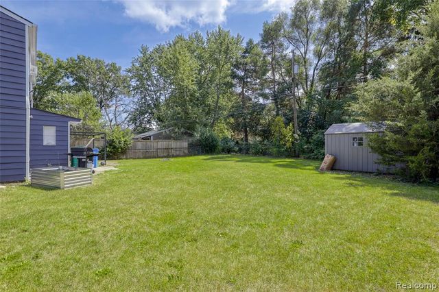 349 W Beechdale Street, Commerce Twp, MI 48382