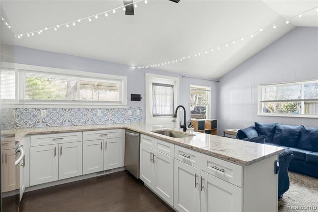 349 W Beechdale Street, Commerce Twp, MI 48382