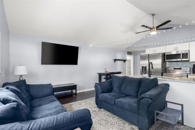 349 W Beechdale Street, Commerce Twp, MI 48382