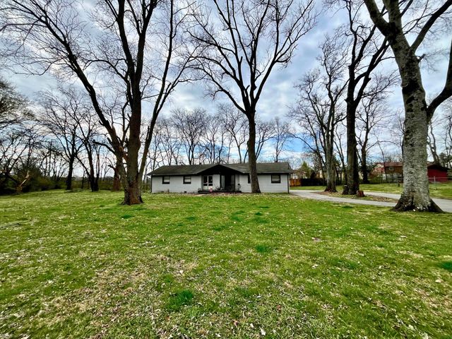 130 Colonial Dr, Hendersonville, TN 37075