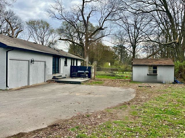 130 Colonial Dr, Hendersonville, TN 37075