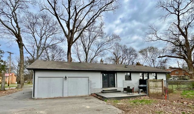 130 Colonial Dr, Hendersonville, TN 37075