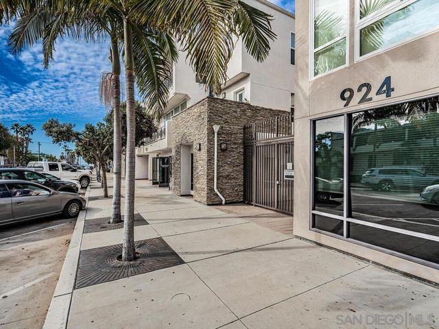 924 Hornblend Street 302, San Diego, CA 92109