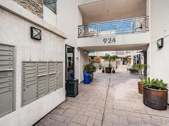 924 Hornblend Street 302, San Diego, CA 92109