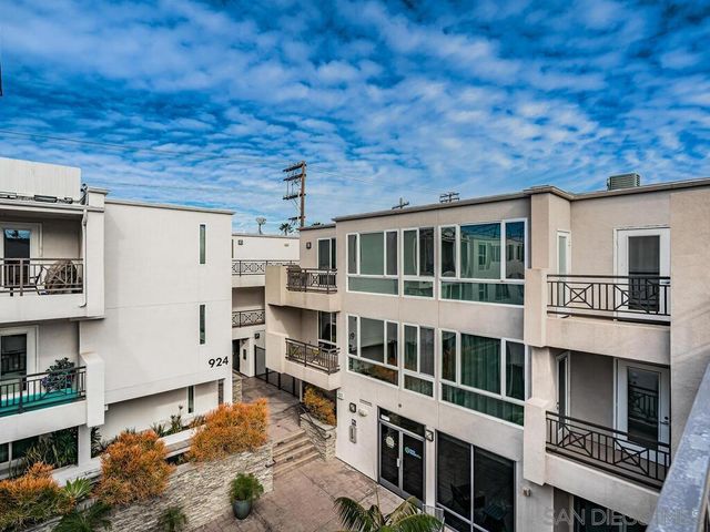 924 Hornblend Street 302, San Diego, CA 92109