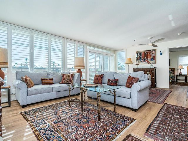 924 Hornblend Street 302, San Diego, CA 92109