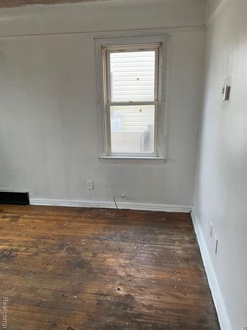 9176 Winthrop Street, Detroit, MI 48228