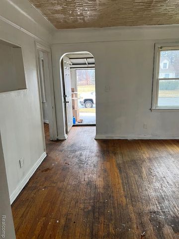 9176 Winthrop Street, Detroit, MI 48228
