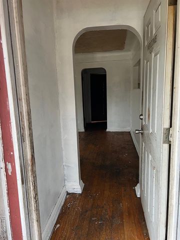 9176 Winthrop Street, Detroit, MI 48228