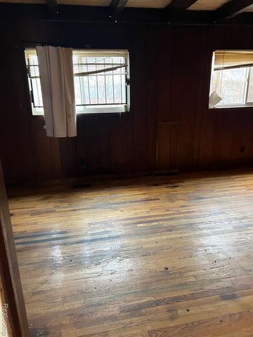 9176 Winthrop Street, Detroit, MI 48228