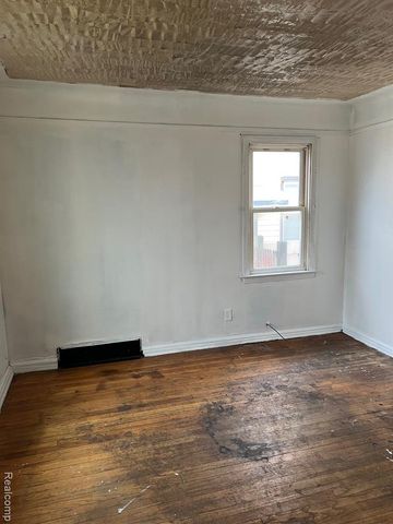 9176 Winthrop Street, Detroit, MI 48228