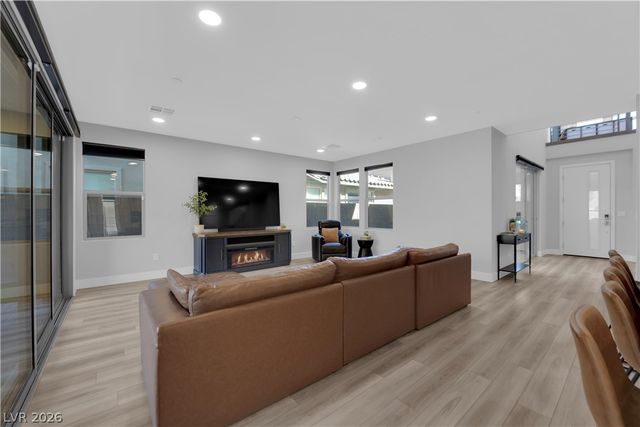 449 Crown Mesa Avenue, Las Vegas, NV 89138