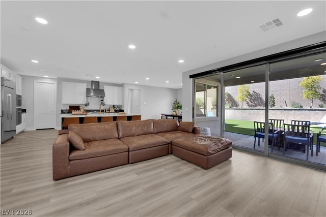 449 Crown Mesa Avenue, Las Vegas, NV 89138