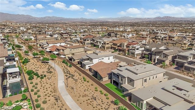 449 Crown Mesa Avenue, Las Vegas, NV 89138