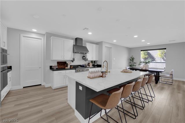 449 Crown Mesa Avenue, Las Vegas, NV 89138