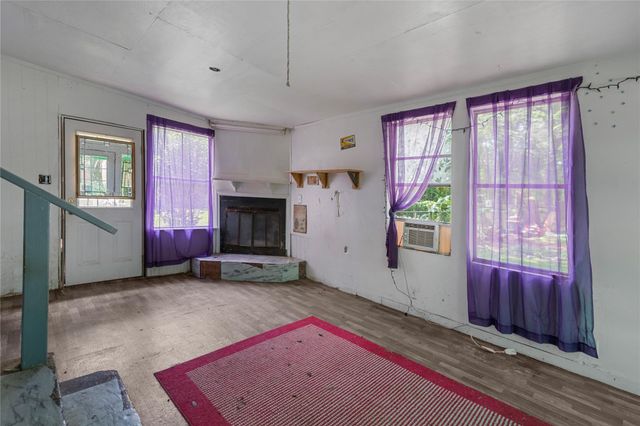402 Baltzell Drive, Pinehurst, TX 77362