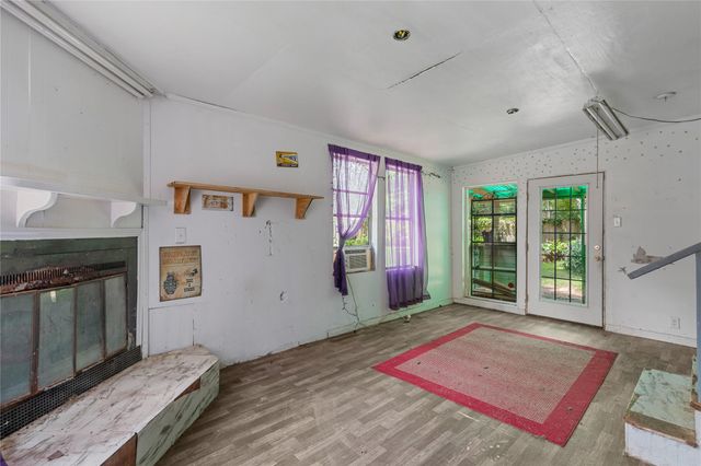 402 Baltzell Drive, Pinehurst, TX 77362