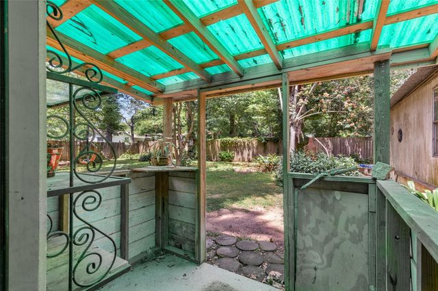 402 Baltzell Drive, Pinehurst, TX 77362