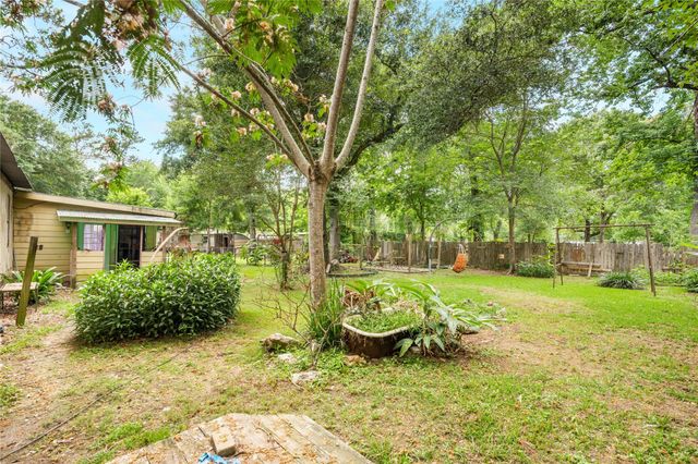 402 Baltzell Drive, Pinehurst, TX 77362
