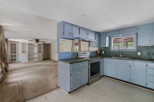 402 Baltzell Drive, Pinehurst, TX 77362