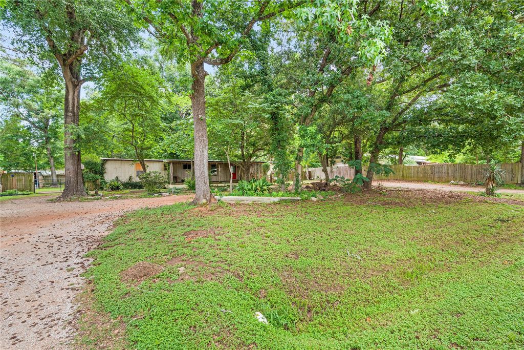 402 Baltzell Drive, Pinehurst, TX 77362