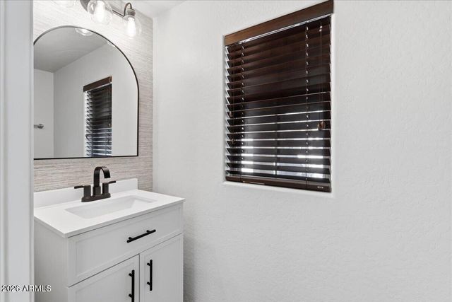 104 E PALOMINO Drive, Gilbert, AZ 85296