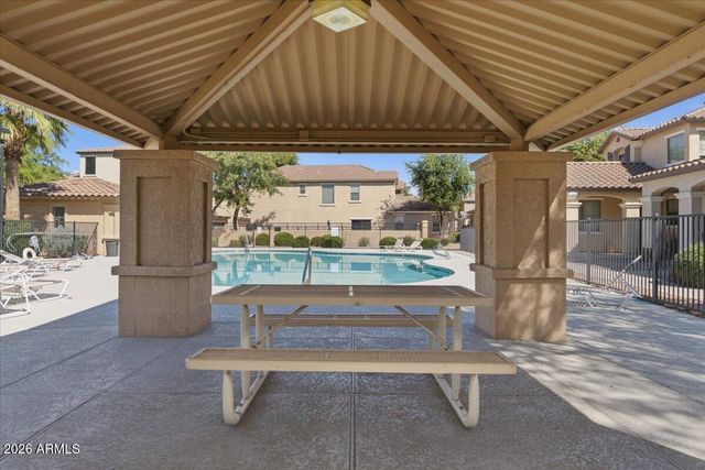 104 E PALOMINO Drive, Gilbert, AZ 85296