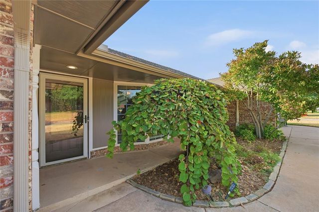 3401 S Choctaw Drive, Edmond, OK 73013