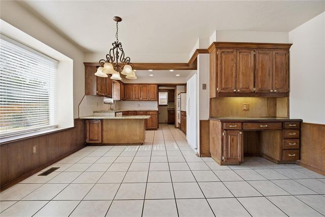 3401 S Choctaw Drive, Edmond, OK 73013