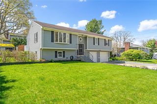 18 Waterman Street, Bristol, RI 02809