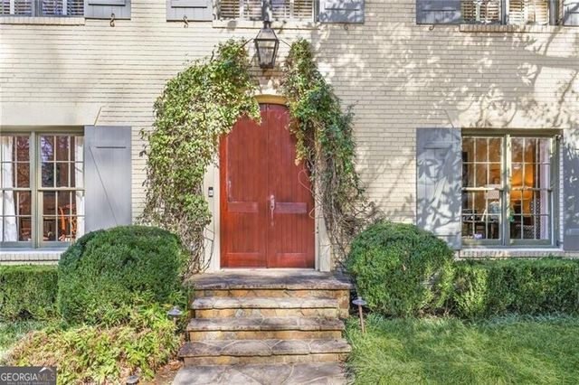 2586 Hyde Manor Drive NW, Atlanta, GA 30327