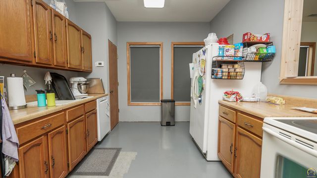 146 E 7th St, Horton, KS 66439