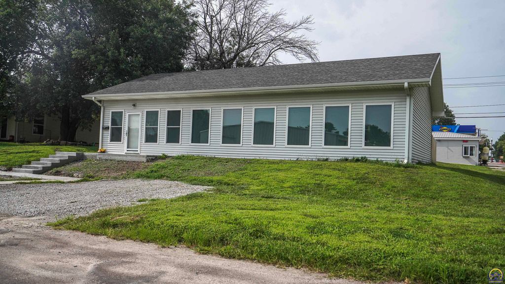 146 E 7th St, Horton, KS 66439