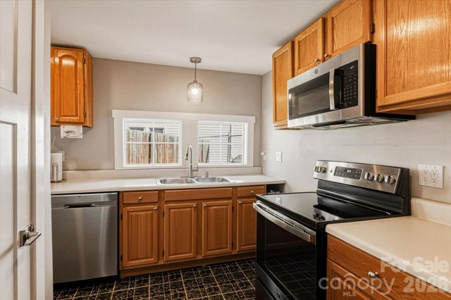 31 Huffman Road, Asheville, NC 28806